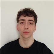 Estudiante de 18 años con buenos en conocimientos en varios campos como el inglés o las matemáticas y con capacidades de enseñanza